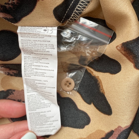 Nasty Gal NWT 3/4 sleeve satin leopard blouse - Picture 4 of 4